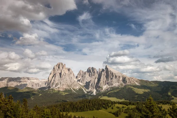 Alpe Siusi Seiser Alm Ikonikus Sassolungo Langkofel Hegyi Csoport Előtt — Stock Fotó