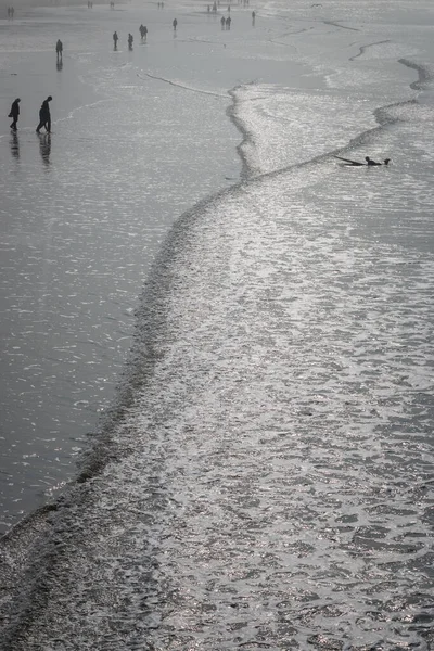 Pessoas Andando Praia Mar Norte Sankt Peter Ording Alemanha Lado — Fotografia de Stock