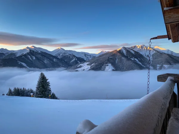 Schneebedeckte Berge Skigebiet Saalbach Hinterglemm Den Österreichischen Alpen Bei Sonnenaufgang — Stockfoto
