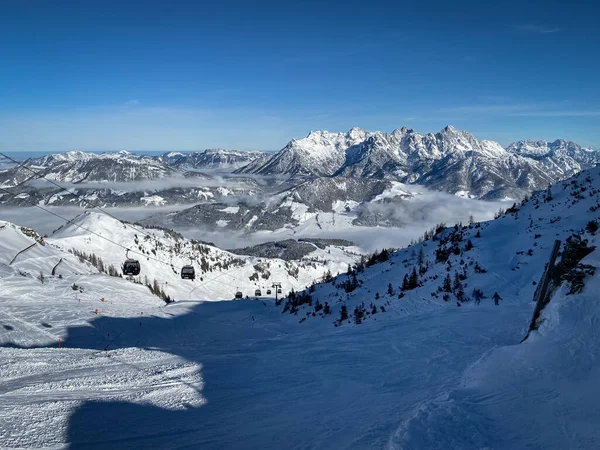 Schöne Aussicht Auf Die Schneebedeckten Lofer Berge Rechts Und Die — Stockfoto