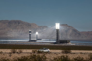 Mojave Çölünde İvanpah Güneş Gücü