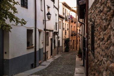 Covarrubias sokakları, Burgos 'ta ünlü bir köydür (İspanya)