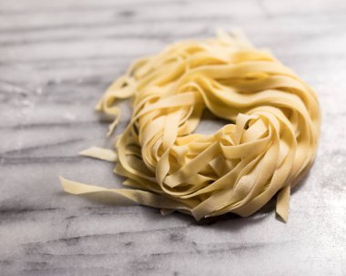 Taze Fettuccine Pasta Eriştesi Yığını