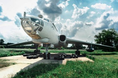 Tu-16 Sovyet ağır çift motorlu jet çok amaçlı uçak, müze sergisi Poltava Ukrayna