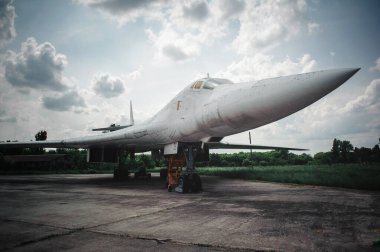 Tupolev Tu-22 M, Tupolev Tasarım Bürosu tarafından geliştirilen uzun menzilli, değişken kanatlı, stratejik ve deniz saldırısı bombacısı..