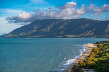 Sahilde Kaptan Cook Highway 'in yanında Rex' in gözcüsü / Queensland 'dan görüldü.