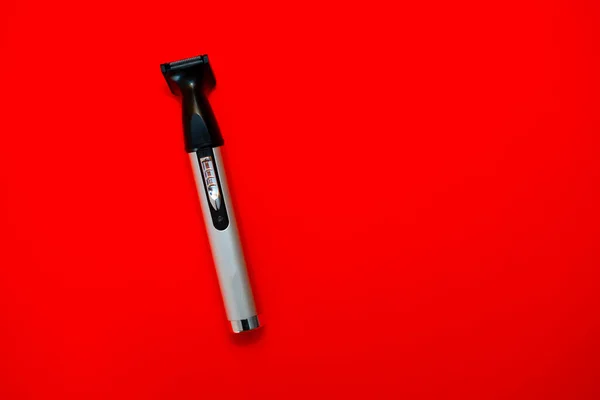 Afeitadora Sobre Fondo Rojo Concepto Máquina Afeitar — Foto de Stock