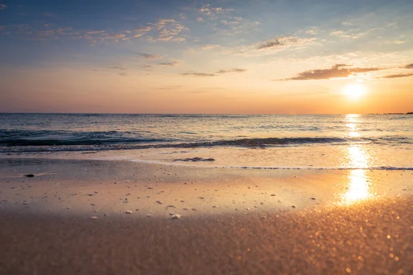 Vågor Vid Solnedgången Vid Medelhavet — Stockfoto