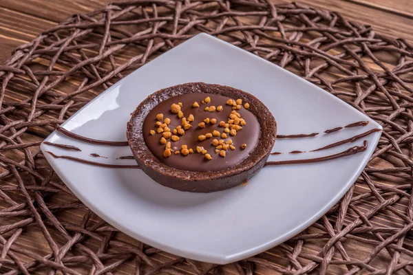 Una Fetta Torta Cioccolato Sul Tavolo — Foto Stock