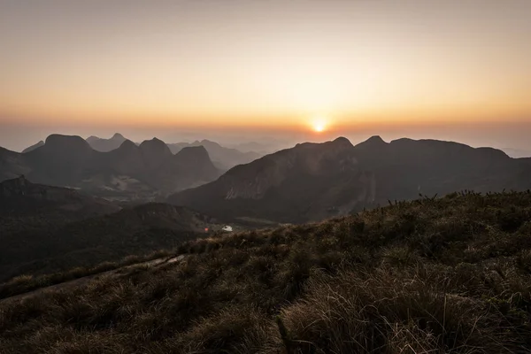 Belle Vue Sommet Rocheux Autres Montagnes Sur Forêt Tropicale Verte — Photo