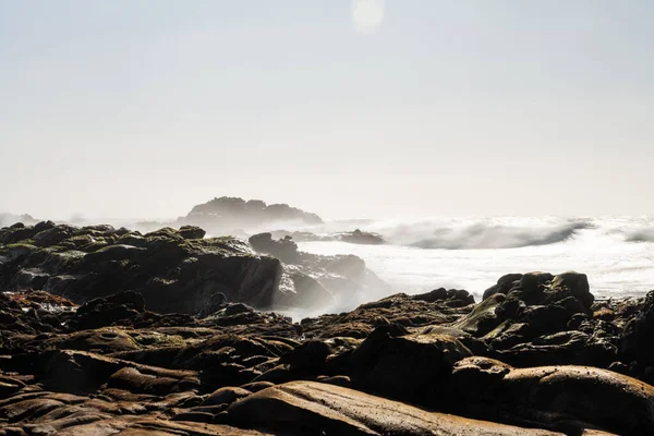 Ocean Północne Wybrzeże Kalifornii Spotykają Się Tworząc Mgłę Mgłę — Zdjęcie stockowe