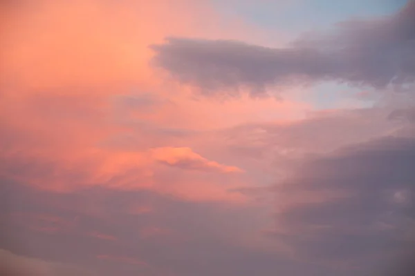 Pôr Sol Rosa Macio Com Nuvens Cinza — Fotografia de Stock