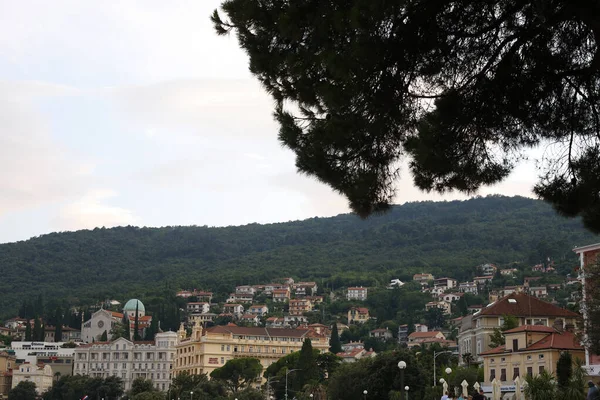 Centro Opatija Mirando Hacia Las Montañas — Foto de Stock