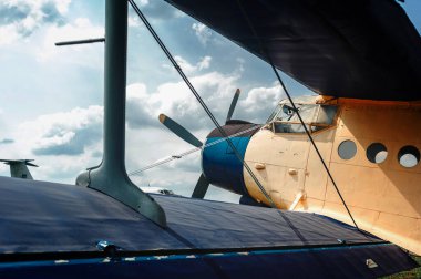 An-2 Sovyet hafif çok amaçlı uçak, tek motorlu çift kanatlı piston çift kanatlı uçak.