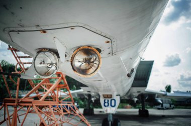 Tupolev Tu-22 M, Tupolev Tasarım Bürosu tarafından geliştirilen uzun menzilli, değişken kanatlı, stratejik ve deniz saldırısı bombacısı..