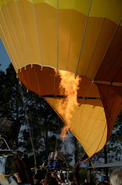 ブエノスアイレス アルゼンチンの田舎のインフレと気球飛行 — ストック写真