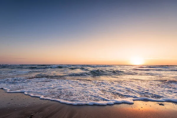 Vacker Soluppgång Över Havet Sommaren — Stockfoto