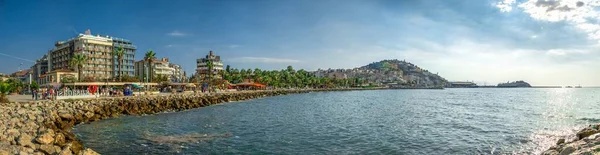 Kusadasi Turquia 2019 Embankment Cidade Resort Kusadasi Turquia Dia Ensolarado — Fotografia de Stock