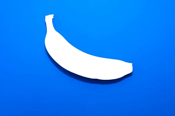 Biała Sylwetka Banana Niebieskim Tle Koncepcja Bananów — Zdjęcie stockowe