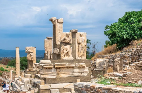 Эфес Турция 2019 Руины Статуй Pollio Fountain Античном Городе Эфес — стоковое фото