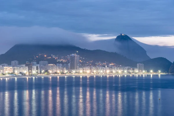 Hermosa Vista Playa Copacabana Edificios Hora Azul Con Sugar Loaf —  Fotos de Stock