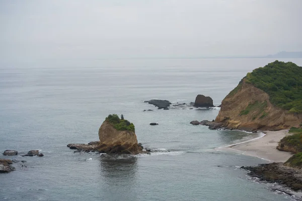 Kum Kayalarla Dolu Ekvador Kıyıları — Stok fotoğraf