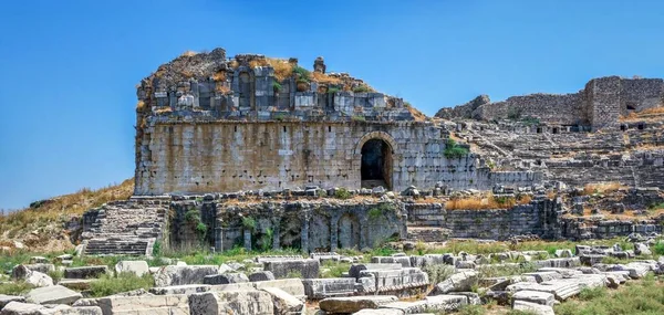 Ruinerna Antik Teater Den Grekiska Staden Miletus Turkiet Solig Sommardag — Stockfoto