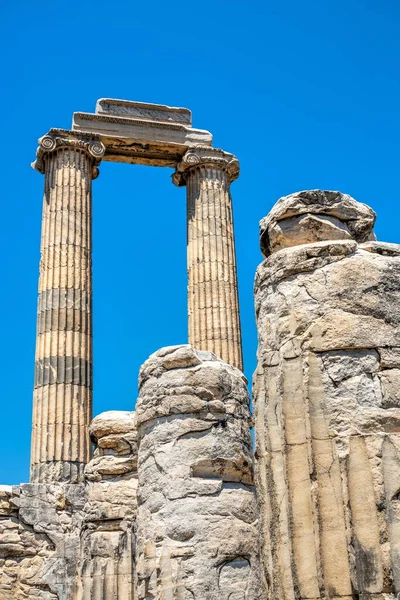 Columnas Rotas Templo Apolo Didyma Turquía Soleado Día Verano —  Fotos de Stock