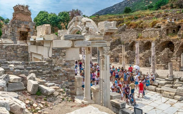 Ephesus Türkei 2019 Hadrianstempel Der Antiken Stadt Ephesus Türkei Einem — Stockfoto