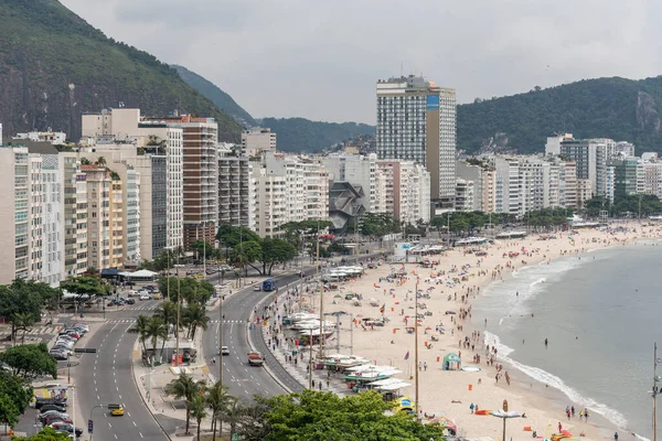 Vacker Utsikt Över Byggnader Stranden Copacabana Beach Med Människor Som — Stockfoto
