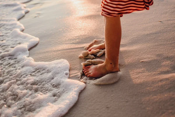 Поховання Пальців Піску Пляжі Пенсаколі Флорида — стокове фото