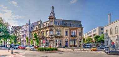 Rusçuk, Bulgaristan - 07.26.2019. Bulgaristan 'ın Ruse kentindeki eski tarihi evler, güneşli bir yaz gününde