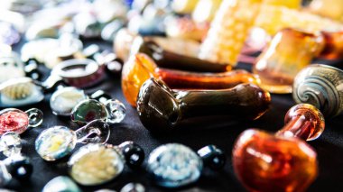 Sigara içmek için THC CBD esrar tomurcukları hazırlayın