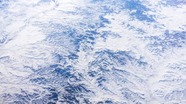 Orta Amerika 'daki uçak yolculuğundan beri kar, dağ sırasını kapladı.