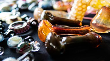 Sigara içmek için THC CBD esrar tomurcukları hazırlayın