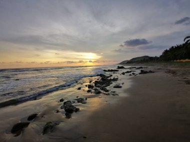 Denizin üzerinde gün batımı, doğa