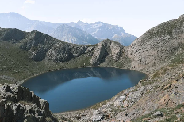 Spectacular Lake Middle Mountains — 스톡 사진