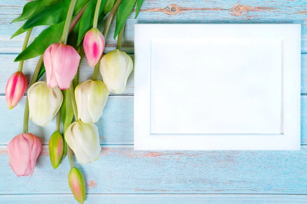 Fehér Kép Keret Virág Asztal Háttér — Stock Fotó