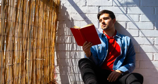 Man Reading Book Balcony His House Reading Home Concept — Stock Photo, Image