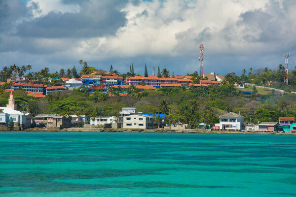 Coastline of Rocky Cay beach