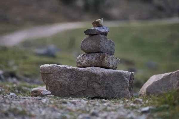 Algumas Pedras Para Guiar Caminho Correto Para Montanhistas — Fotografia de Stock