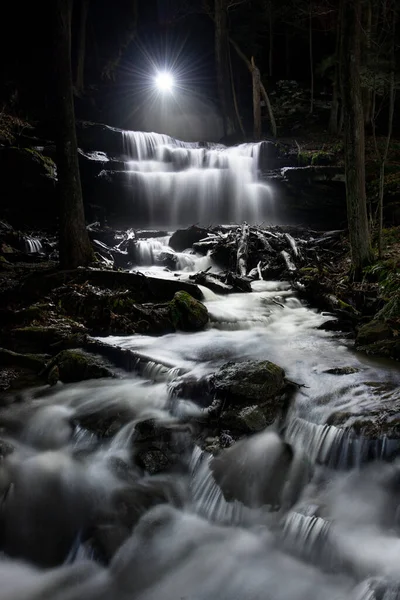Gunn Brook Falls Nachts Beleuchtet — Stockfoto