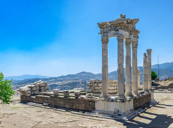 Ruinas Del Templo Dionisos Antigua Ciudad Griega Pérgamo Turquía Vista —  Fotos de Stock