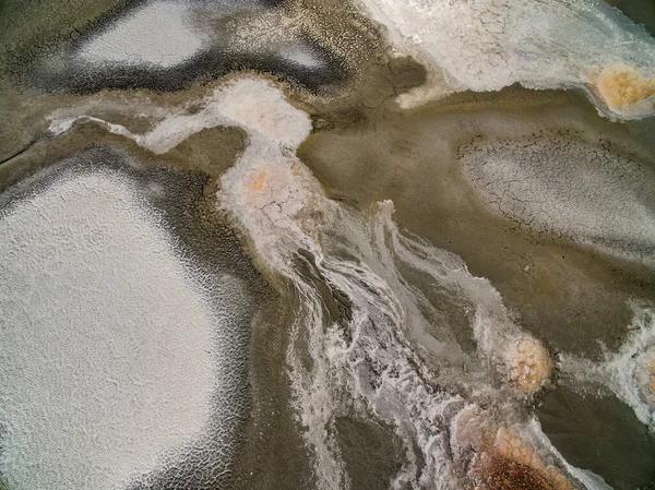 欧文斯山谷的蒸汽泵喷涂奇怪的颜色和帕 — 图库照片