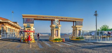 Çanakkale, Türkiye - 07.23.2019. Güneşli bir yaz sabahı Türkiye 'de Çanakkale feribot hattı