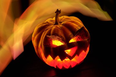 Cadılar Bayramı balkabağı kafalı Jack feneri korkunç şeytani suratlı ürkütücü tatil