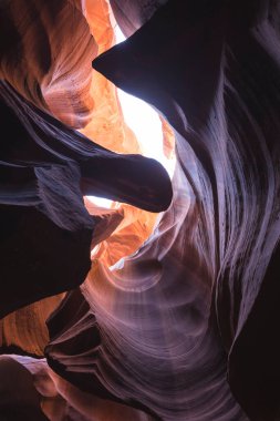 Antilop Kanyonu 'nun içinde, renk ve dokular