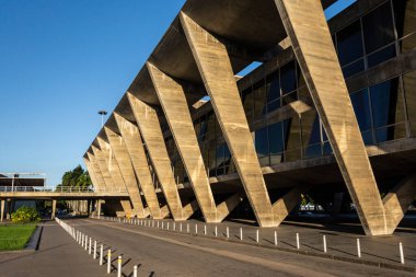 Brezilya 'nın Rio de Janeiro kentindeki Museu de arte Moderna (MAM - Modern Sanat Müzesi) modern mimari binasına güzel bir manzara