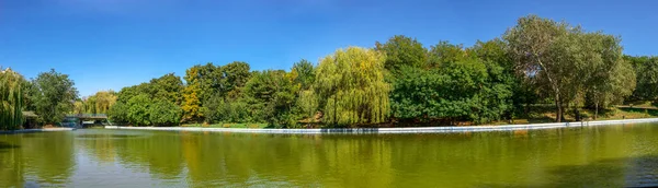 オデッサ ウクライナ09 2019 ウクライナのオデッサにある勝利公園 晴れた夏の日に — ストック写真