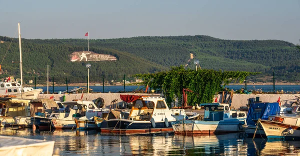 Canakkale Turkiet 2019 Båtar Hamnen Canakkale Turkiet Solig Sommarmorgon — Stockfoto